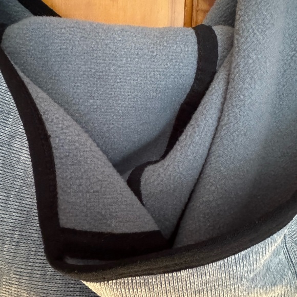 Nike Dri-Fit Hooded Sweatshirt w/Pockets and Thumb Holes, Light Gray, Small - Picture 6 of 16